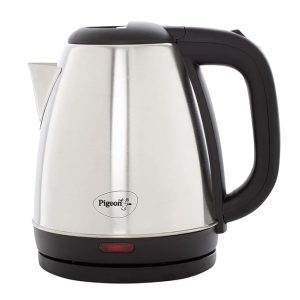 Philips electric kettle with stylish design and easy pouring handle