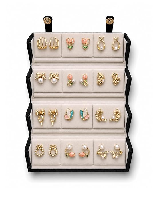 Gold Jewellery Set Gold jewellery set displayed in a jewellery box