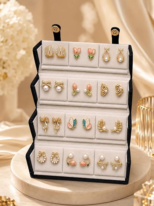 Gold Jewellery Set in Jewellery Box Gold jewellery set displayed in a jewellery box on a luxury background